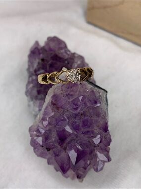 10 kart Gold Heart Link Ring with diamond Center Stone - Women's Jewelry
